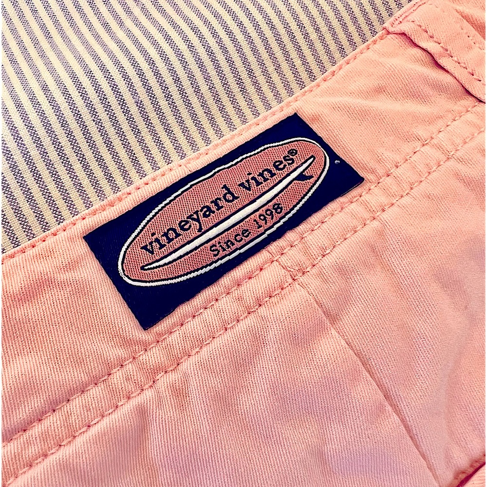 Genuine VINEYARD VINES Mens Khaki Shorts, super comfy and in great shape!